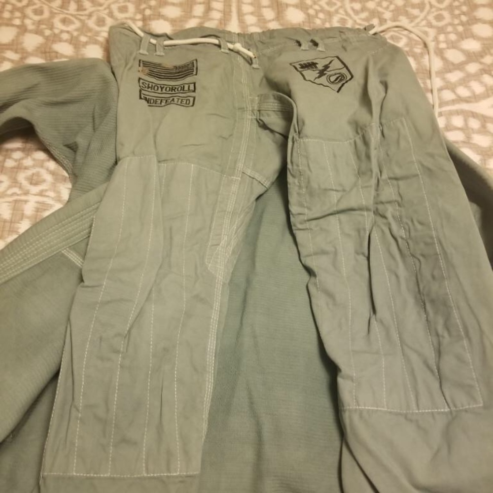 Undefeated shoyoroll gi A1L